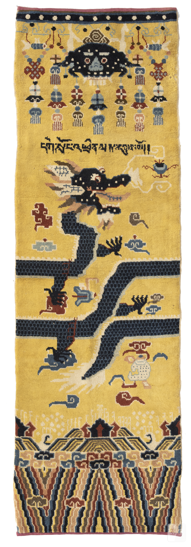 A pillar carpet